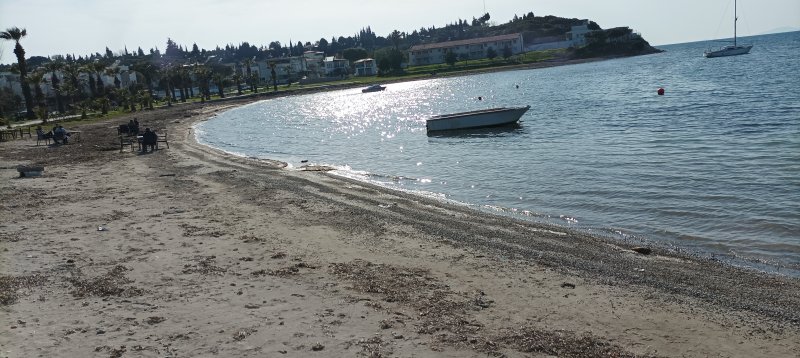 BİR KİTAP KAPAĞININ ÇAĞRIŞTIRDIKLARI: "YERSİZ YURTSUZ"