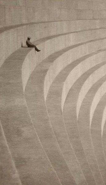 YALNIZLIĞIN MERDİVENLERİ