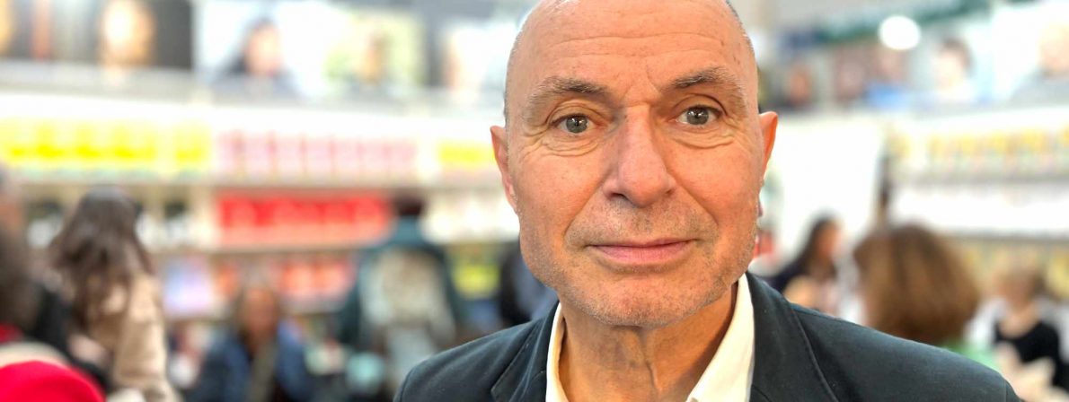 Norbert Gstrein ve “Im ersten Licht”: Savaşın Gölgesinde Bir Yaşam